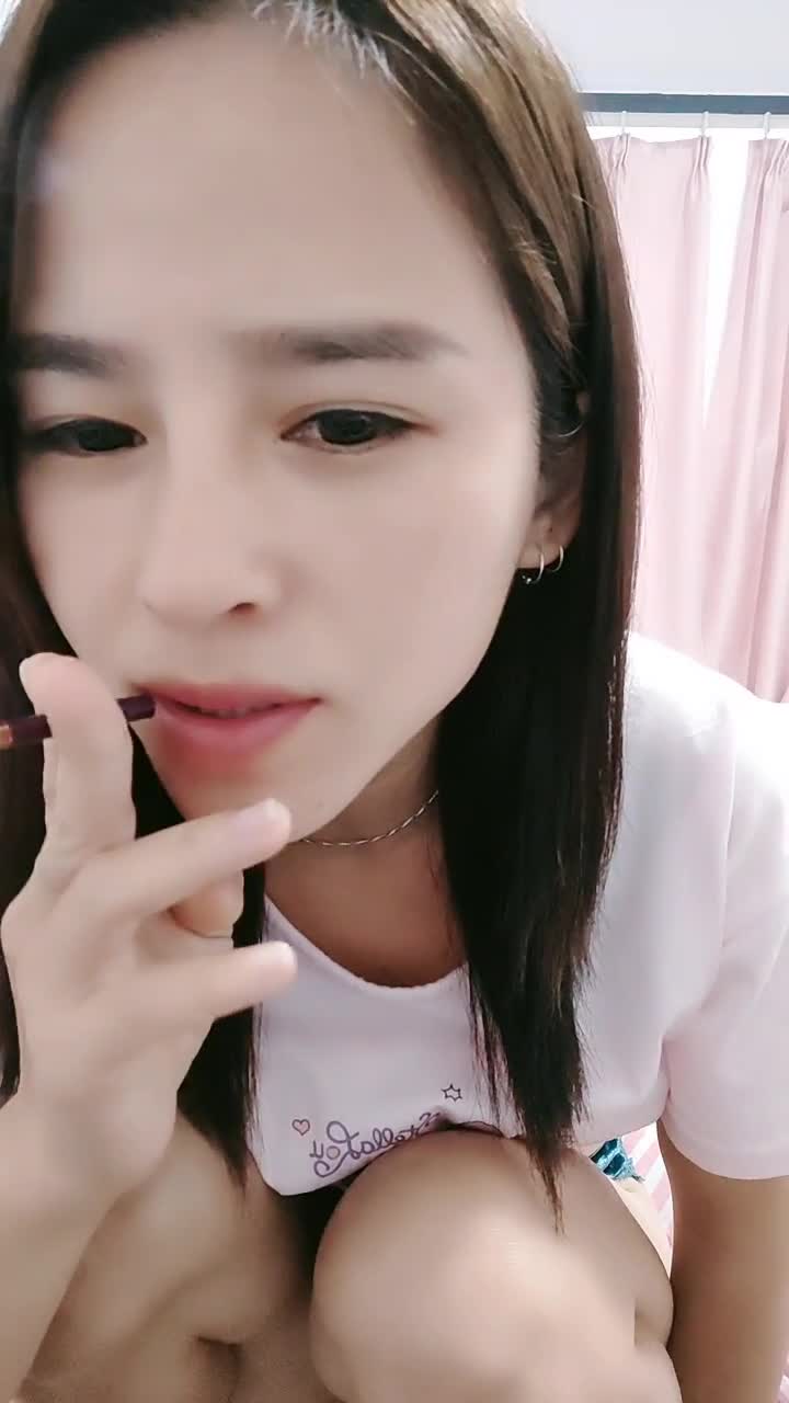 绝美骚气女神【黑蝴蝶少妇姐】好色尤物~超会玩~道具炮击自慰~表情丰富【10V】 (10)