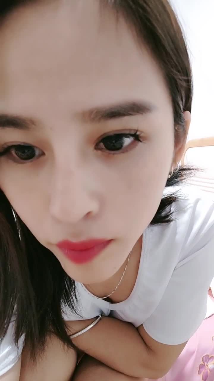 绝美骚气女神【黑蝴蝶少妇姐】好色尤物~超会玩~道具炮击自慰~表情丰富【10V】 (7)