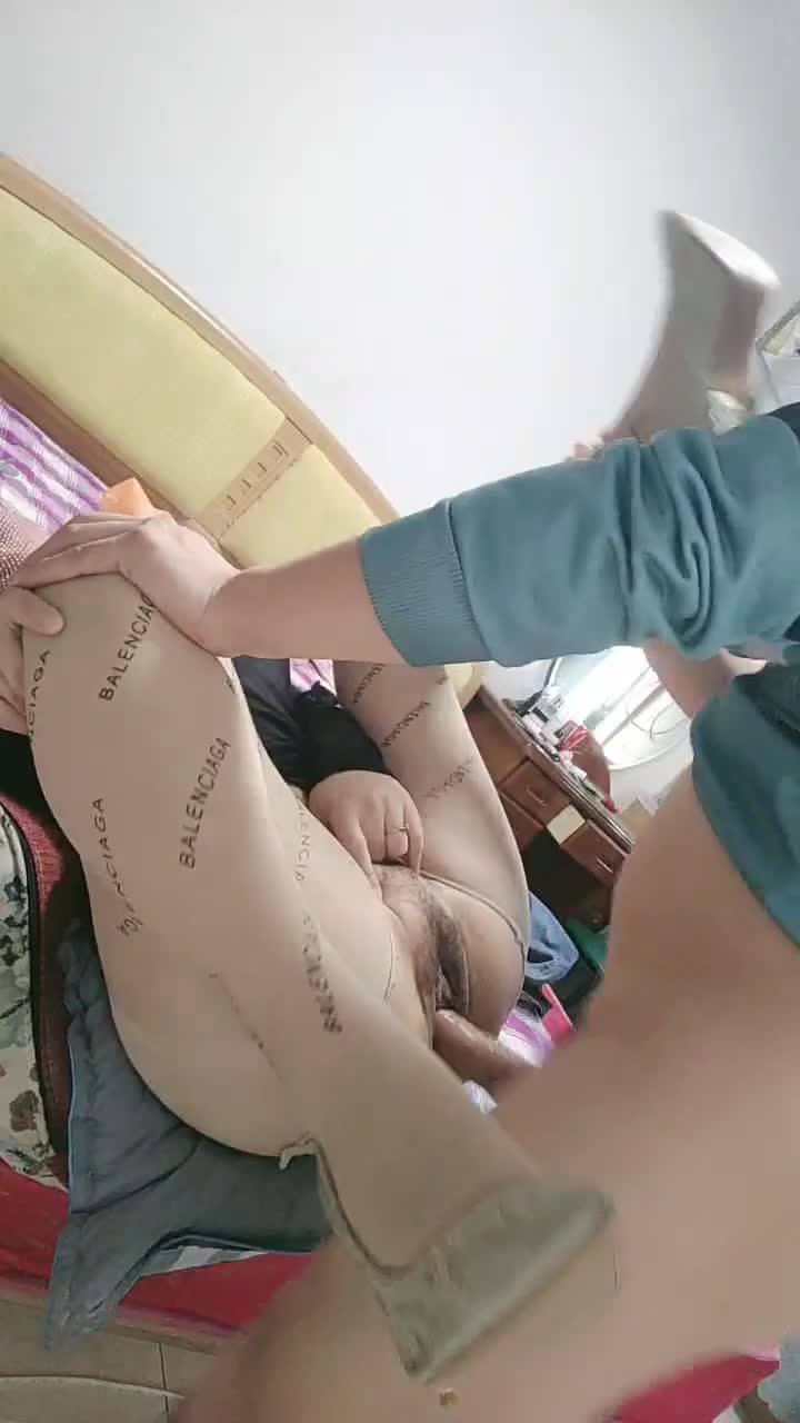 骚货熟女【爱穿丝袜的嫂子】丝足高跟，乱交啪啪【14V】 (12)