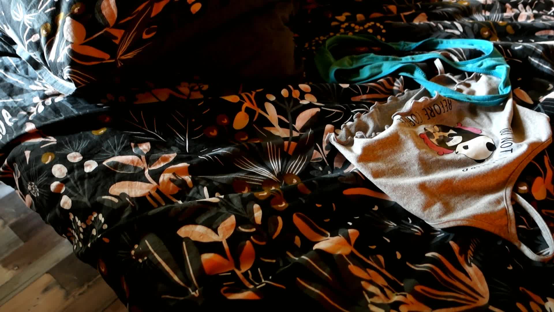 【自整理】一个人也能玩儿出花来 野外全裸直播被偷拍 Pornhub博主【127V】 (2)