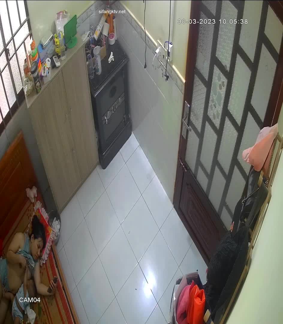 某房 12下旬露出【居家摄像头】偷拍老夫老妻 情侣不顾孩子啪啪性爱合集【58v】 (33)