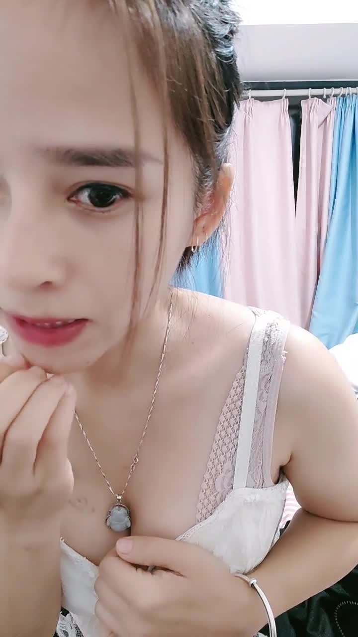 绝美骚气女神【黑蝴蝶少妇姐】好色尤物~超会玩~道具炮击自慰~表情丰富【10V】 (5)