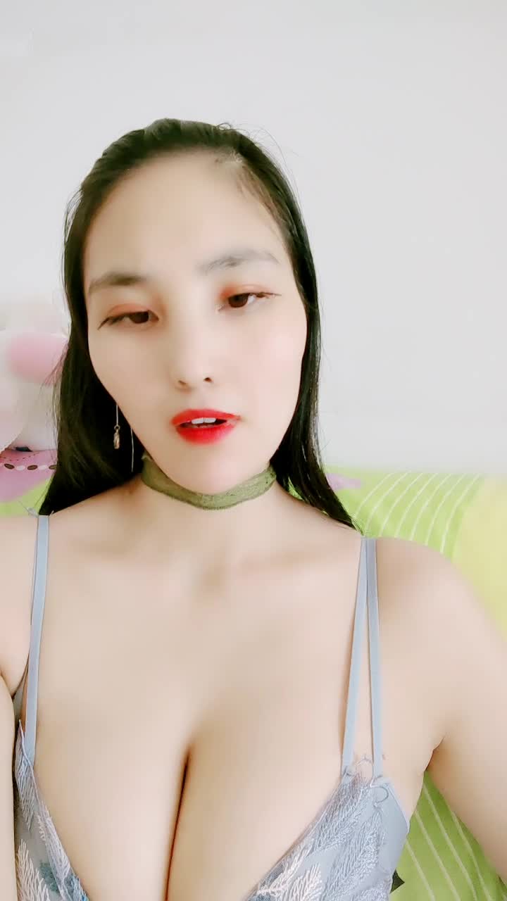 【听哥哥指挥哦】烈焰红唇~近距离特写~道具自慰【14V】 (9)