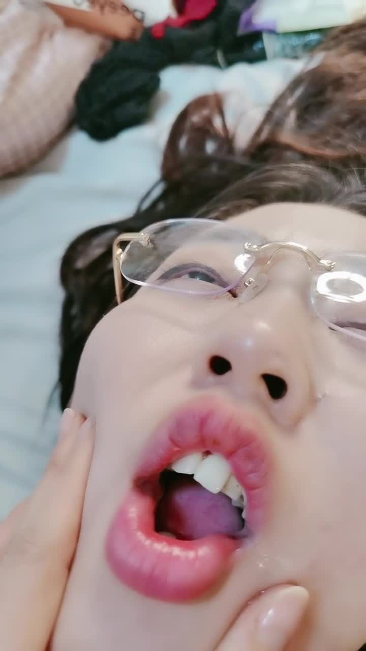 刺激女同【生理老师来了】巨乳姐妹花喝尿互插 扩阴器自慰【17v】 (17)