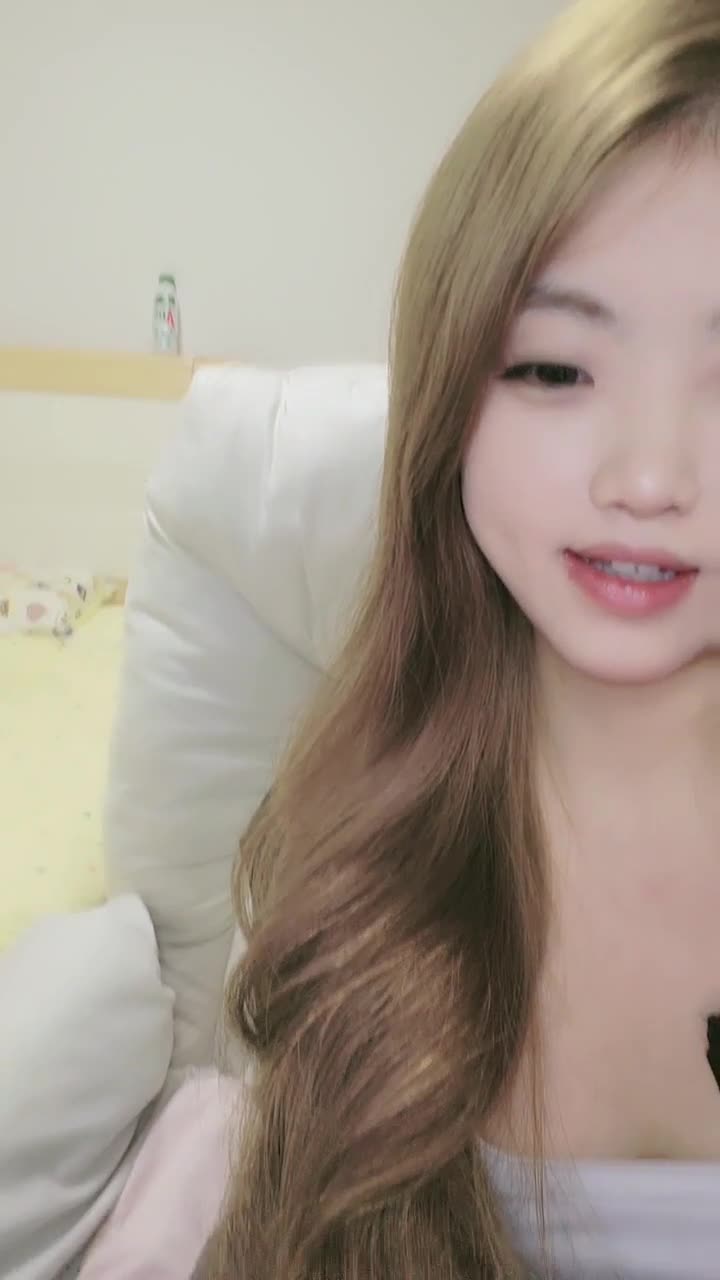  新合集~超清纯美乳校花【无所谓我会睡觉】揉咪狂插~自慰好过瘾【10V】 (6)