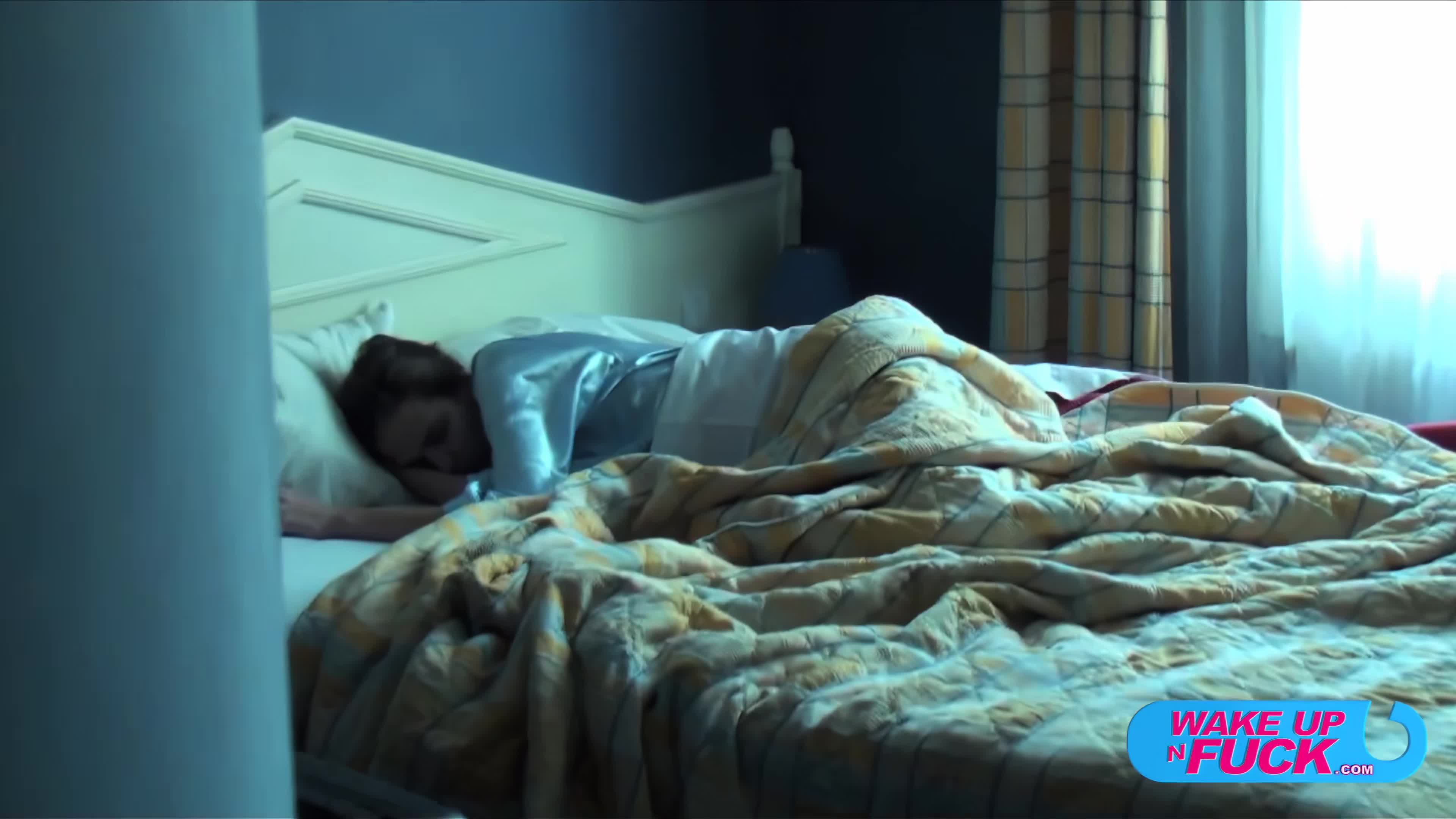 美女清晨肏醒服务WakeUpFuck系列AI增强【25V】 (20)