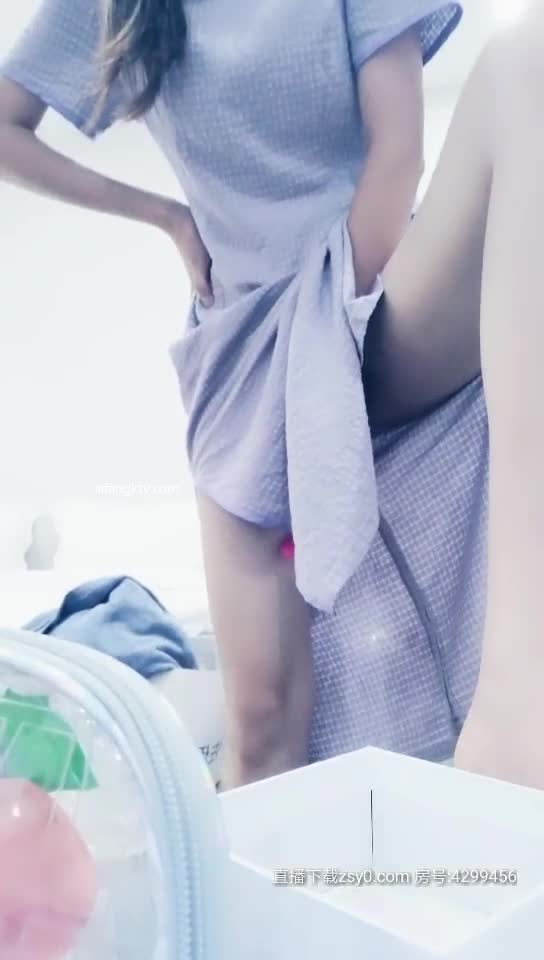 某幼教老师【幼湿】上课跳蛋塞逼~户外游乐园公厕玩弄阴穴~特写道具假屌插逼~相当刺激！【49v】 (48)