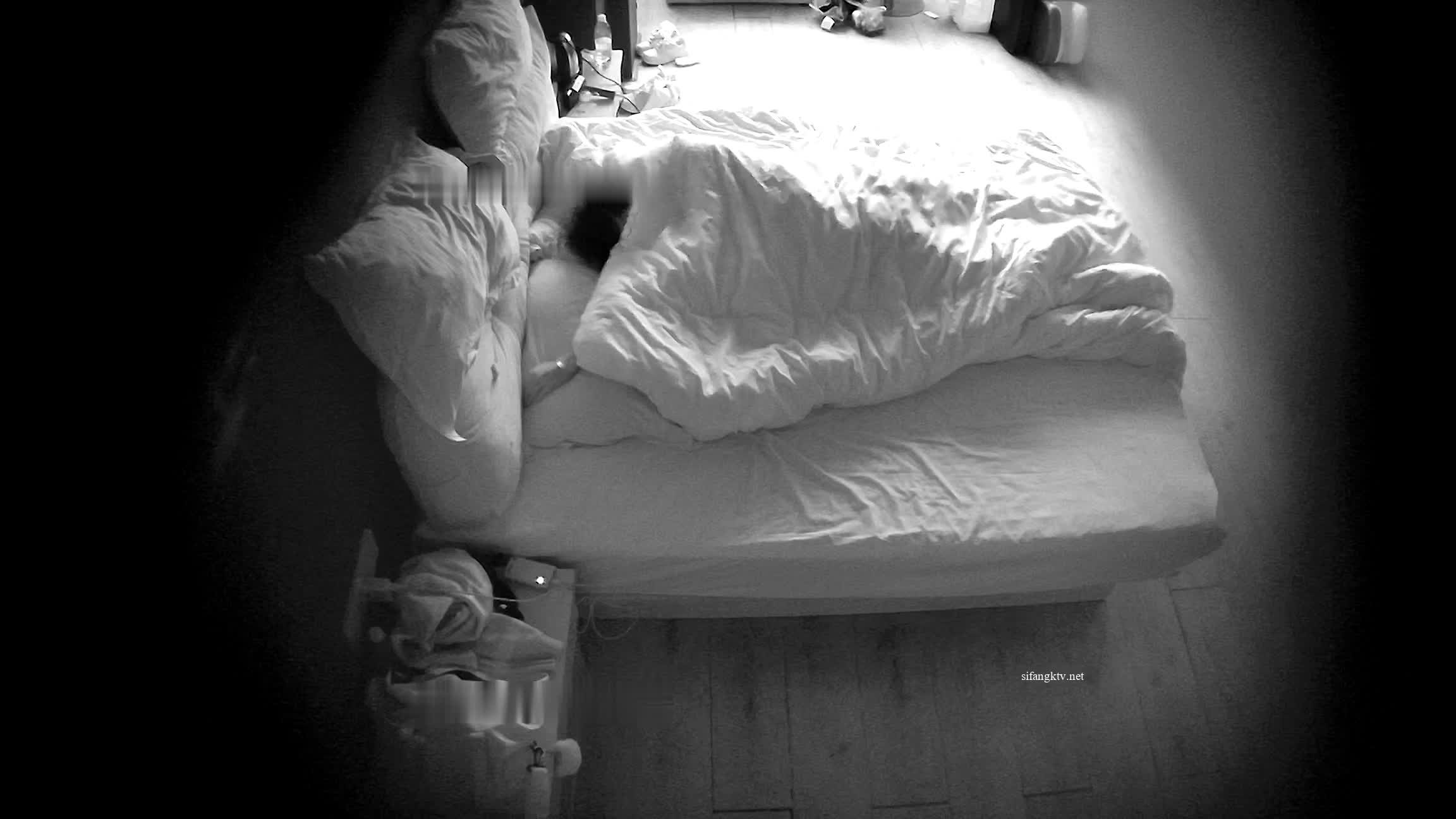 跨年夜 酒店偷拍 泰迪般的男友 整天想操黑丝女友 各种体位啪啪【13v】 (13)