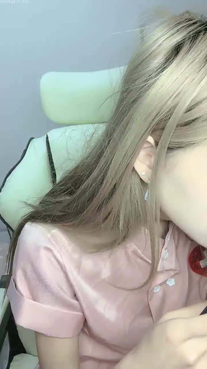 校花学妹！【你的初恋6】颜值逆天~超级粉嫩小b~全裸特写【18v】 (15)