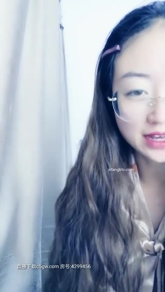 某幼教老师【幼湿】上课跳蛋塞逼~户外游乐园公厕玩弄阴穴~特写道具假屌插逼~相当刺激！【49v】 (24)