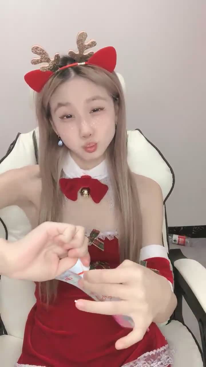 校花学妹！【你的初恋6】颜值逆天~超级粉嫩小b~全裸特写【18v】 (18)