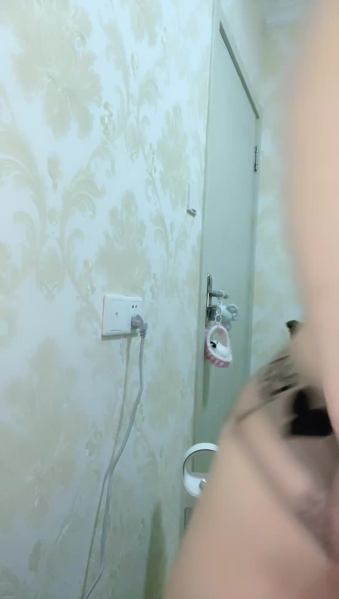 戴宠物项圈裸舞的小萝莉 【霏霏子】魅惑发骚裸舞 百撸不厌【10v】 (7)