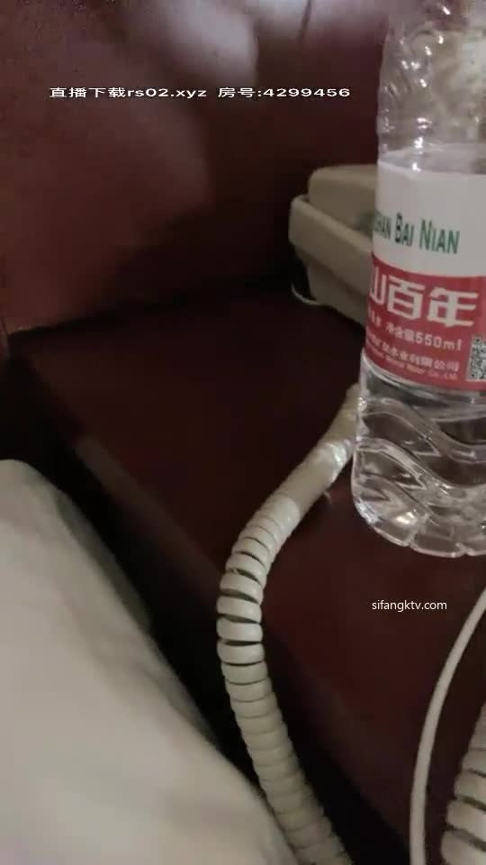 某幼教老师【幼湿】上课跳蛋塞逼~户外游乐园公厕玩弄阴穴~特写道具假屌插逼~相当刺激！【49v】 (1)