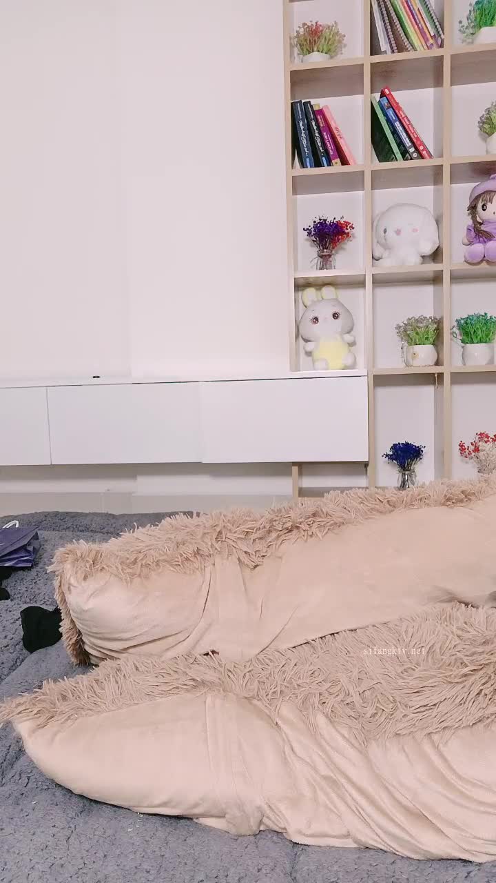 年末最漂亮G奶女神【00后超会喷】黑丝长腿~炮击疯狂喷水【10v】 (6)