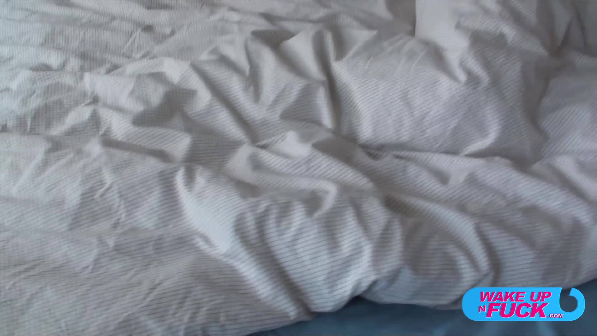 美女清晨肏醒服务WakeUpFuck系列AI增强【25V】 (21)