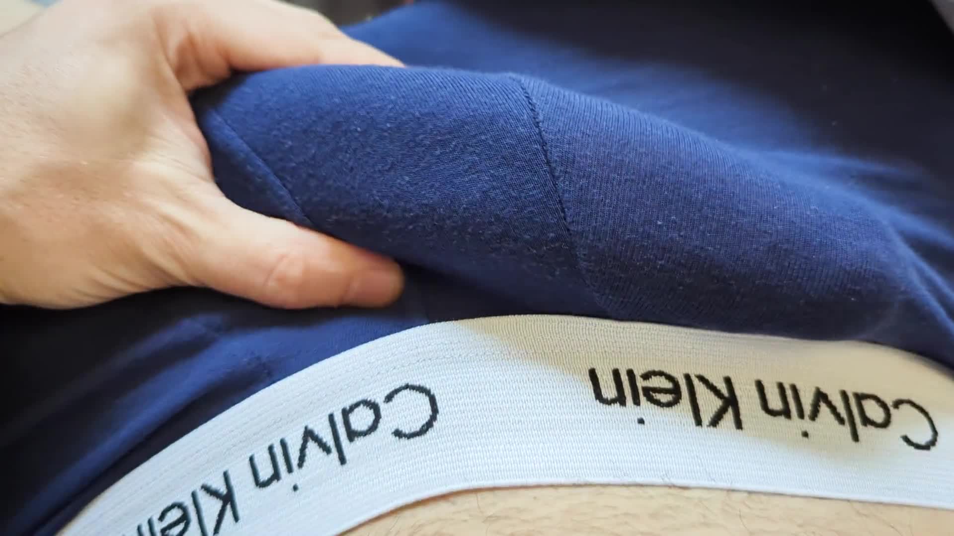 【自整理】这个有点猎奇了，大鸡巴帅小伙不爱真逼爱假逼，天天用鸡巴操不过瘾还上嘴舔！【140V】2 (18)