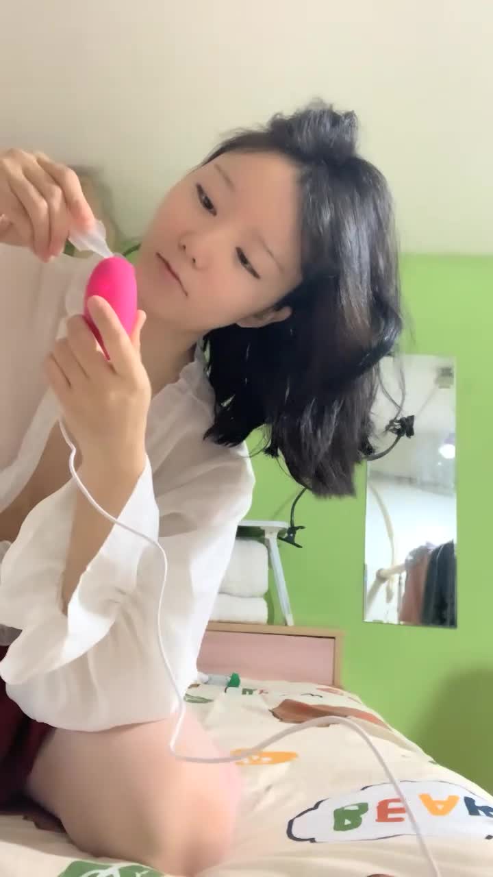 清纯校花学妹【藏娇闺女】宿舍偷播~沐浴道具抽插~激情啪啪【57V】 (6)