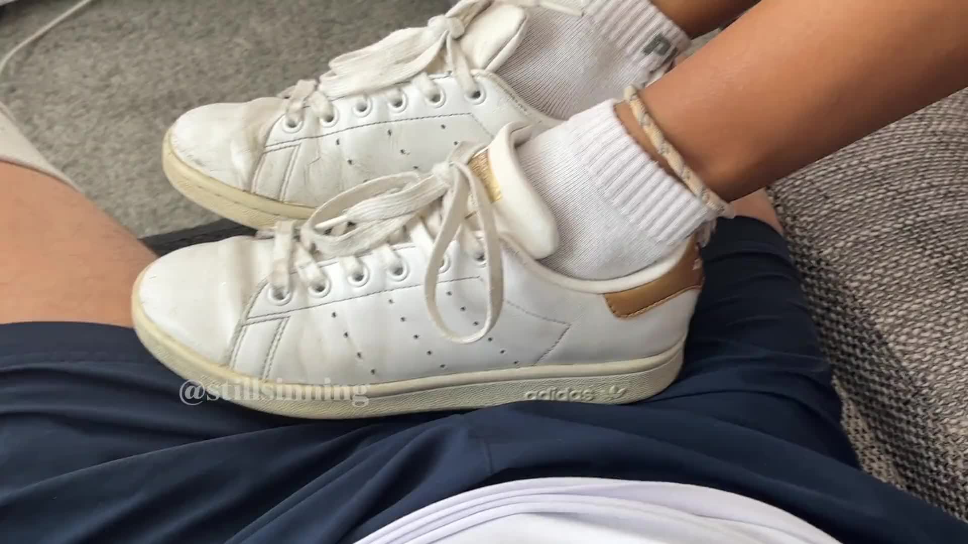 Red head interrupts Netflix for a Sweaty SOCKJOB 