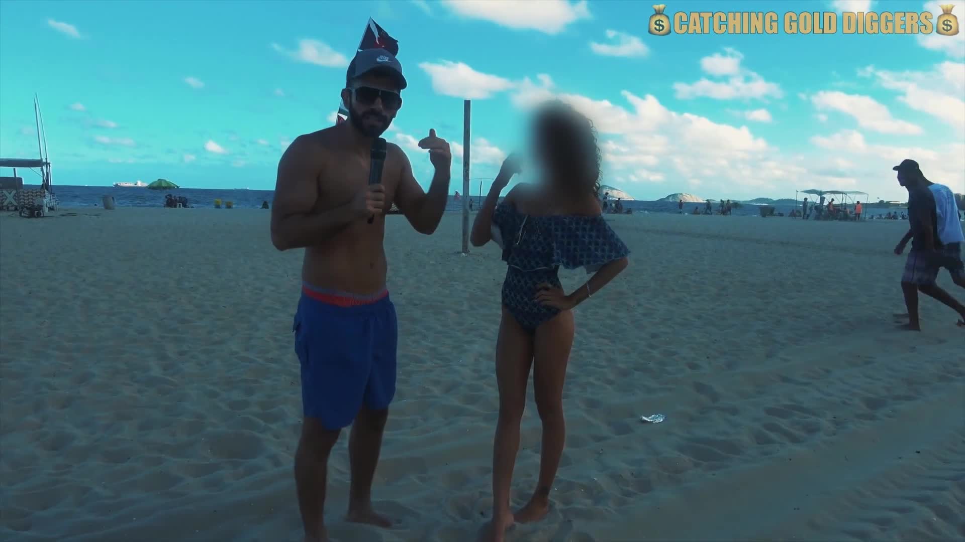 【自整理】欧美帅哥到街上搭讪路人美女，骗到家里来用大鸡巴给小姐姐疏通下水道！[104V]2 (28)