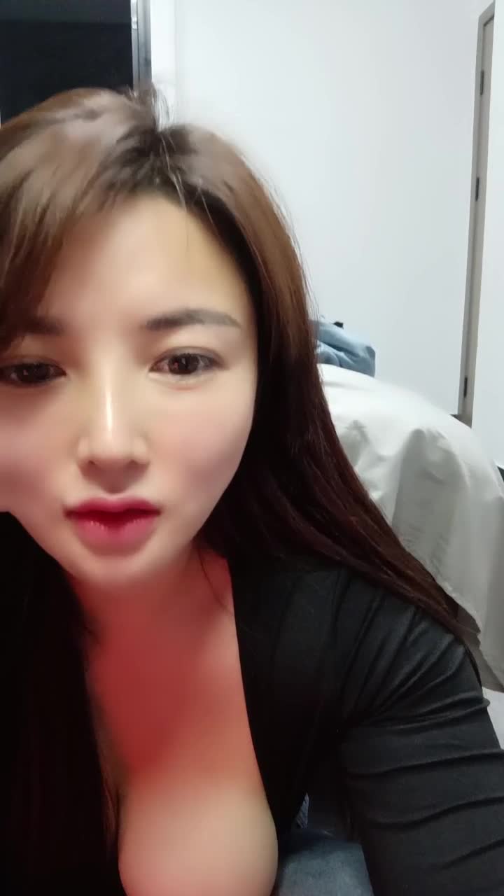 极品御姐【胆子小温柔点】寂寞姐只能道具慰藉~黄瓜不浪费【12V】 (10)