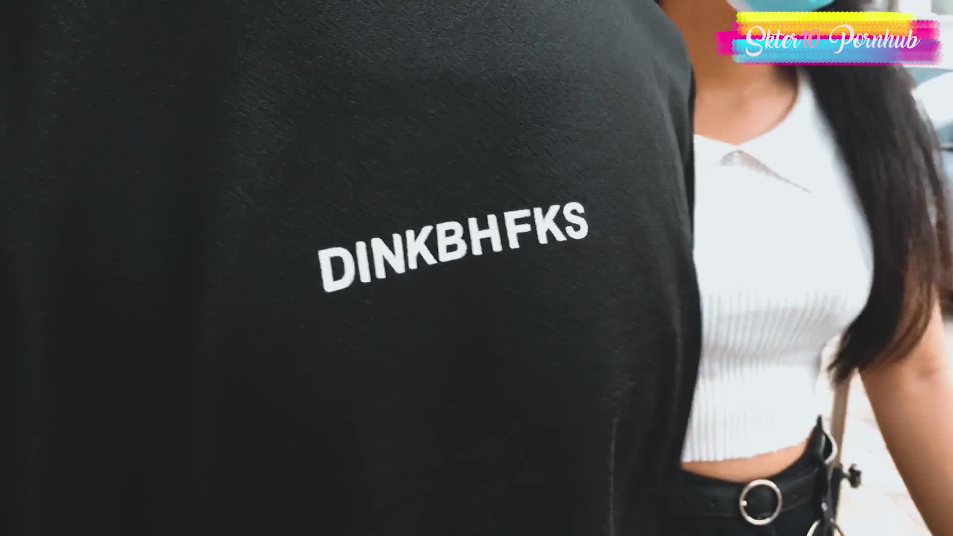 【自整理】有露出癖的老婆戴着无线跳蛋逛超市，我在后面用手机把震动频率调到最大！【200V】 (51)