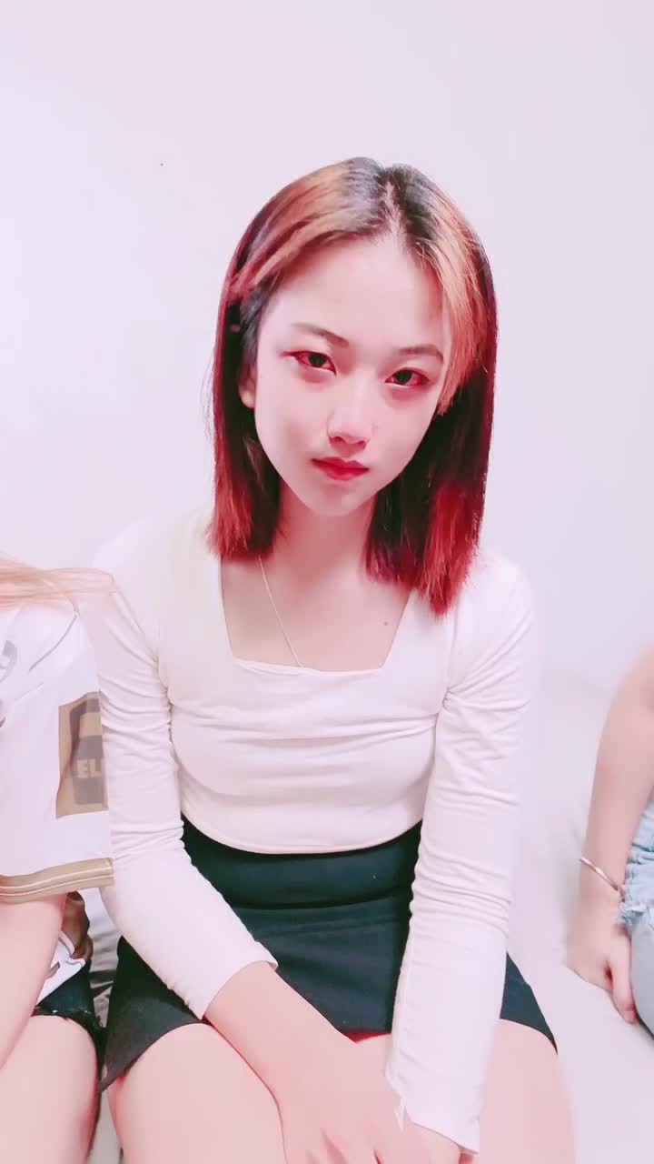 【大魔王女宿舍】淫乱女生宿舍~淫乱排队一个一个肏【36V】 (31)