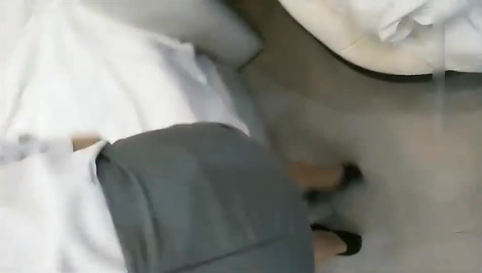 酒店客服换床单被客人强奸