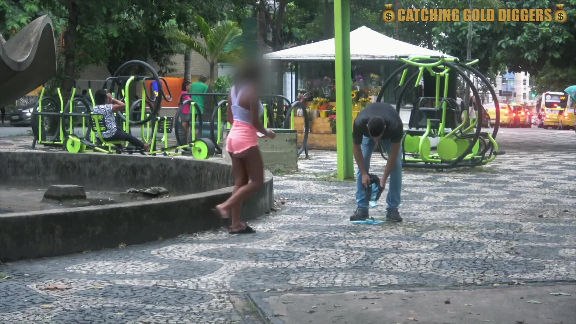 【自整理】欧美帅哥到街上搭讪路人美女，骗到家里来用大鸡巴给小姐姐疏通下水道！[104V]2 (52)