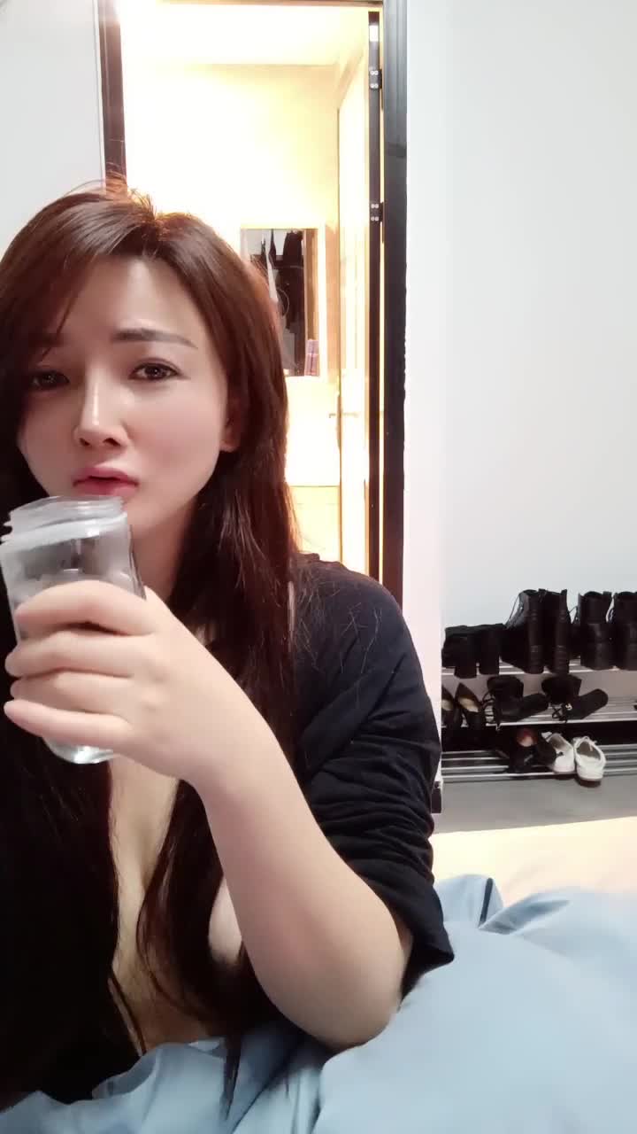 极品御姐【胆子小温柔点】寂寞姐只能道具慰藉~黄瓜不浪费【12V】 (11)