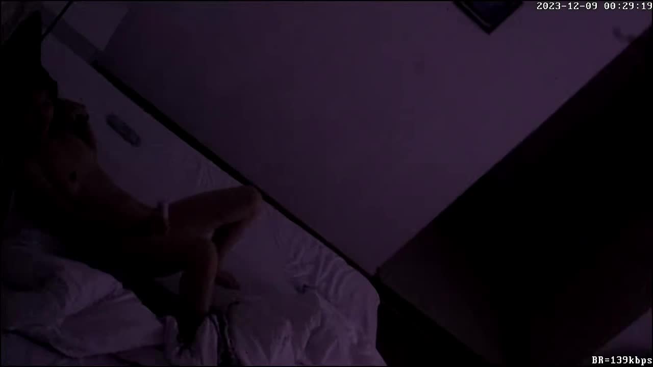 最新酒店偷拍！少妇偷情啪啪 情趣衣服 SM皮鞭增加情趣 【100v】 (104)