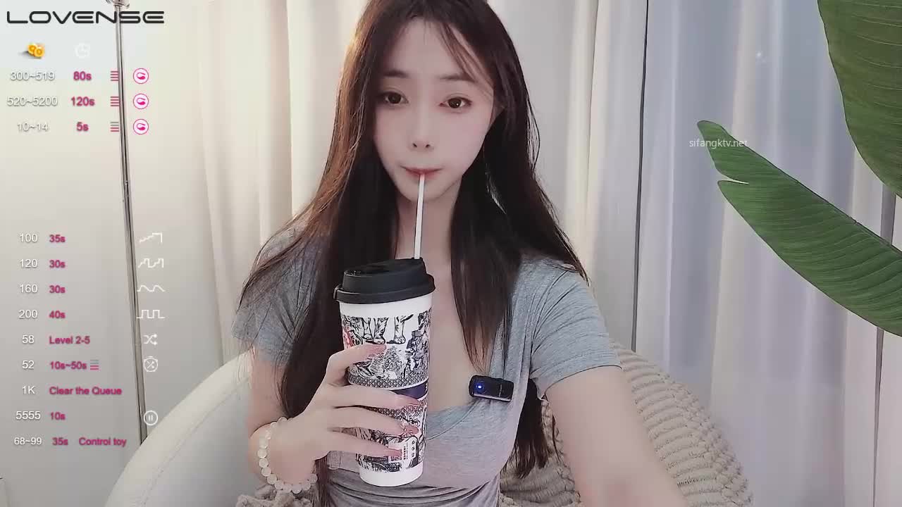 stripchat~神仙颜值【-Aricia-】绝美女神~滴蜡~道具自慰~过瘾【15V】 (11)