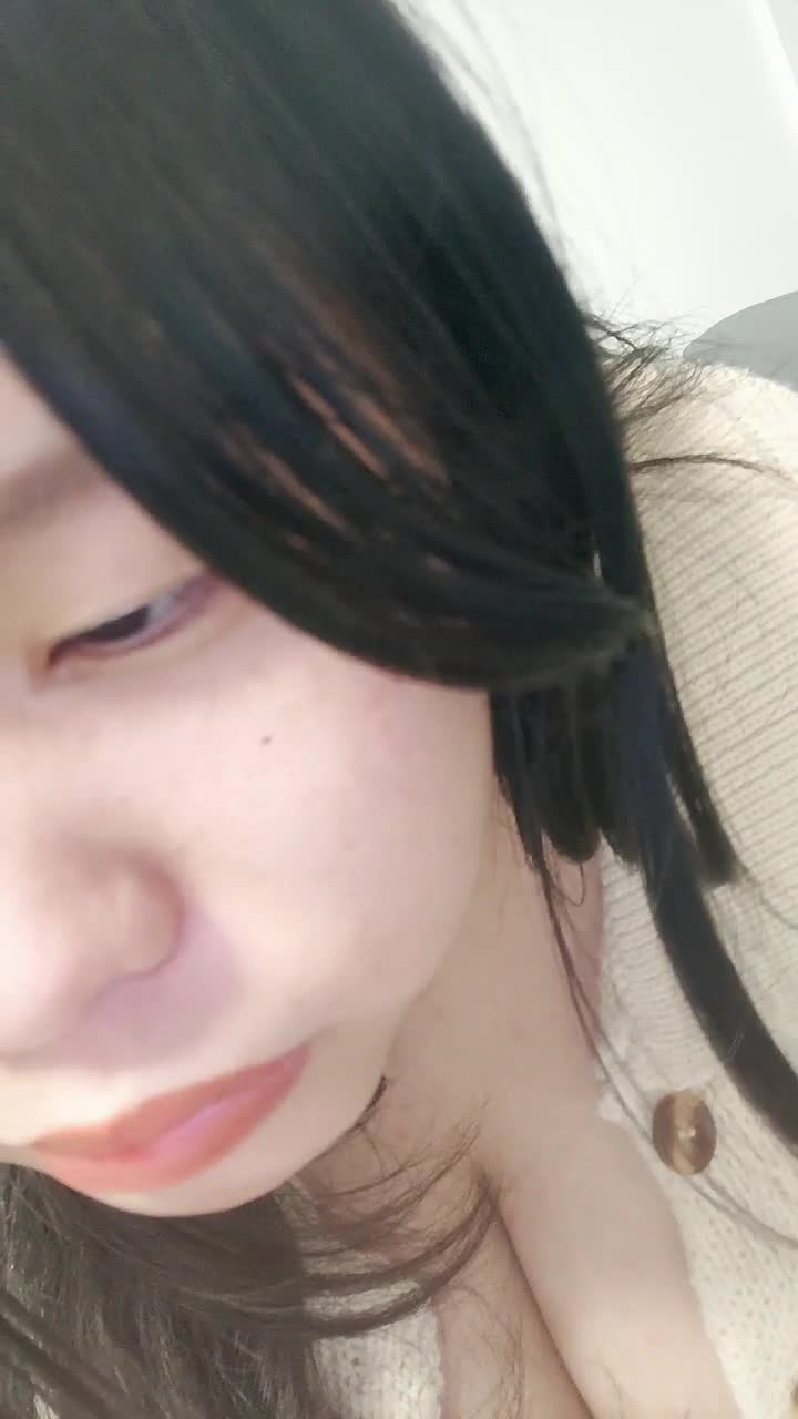 【18岁e奶学妹】自慰~抖奶！【15v】 (14)