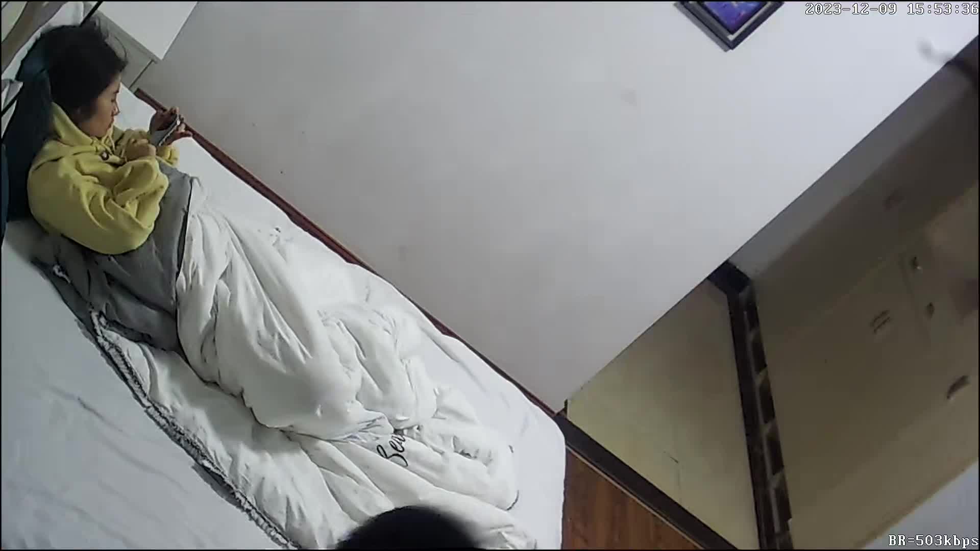 最新酒店偷拍！少妇偷情啪啪 情趣衣服 SM皮鞭增加情趣 【100v】 (54)