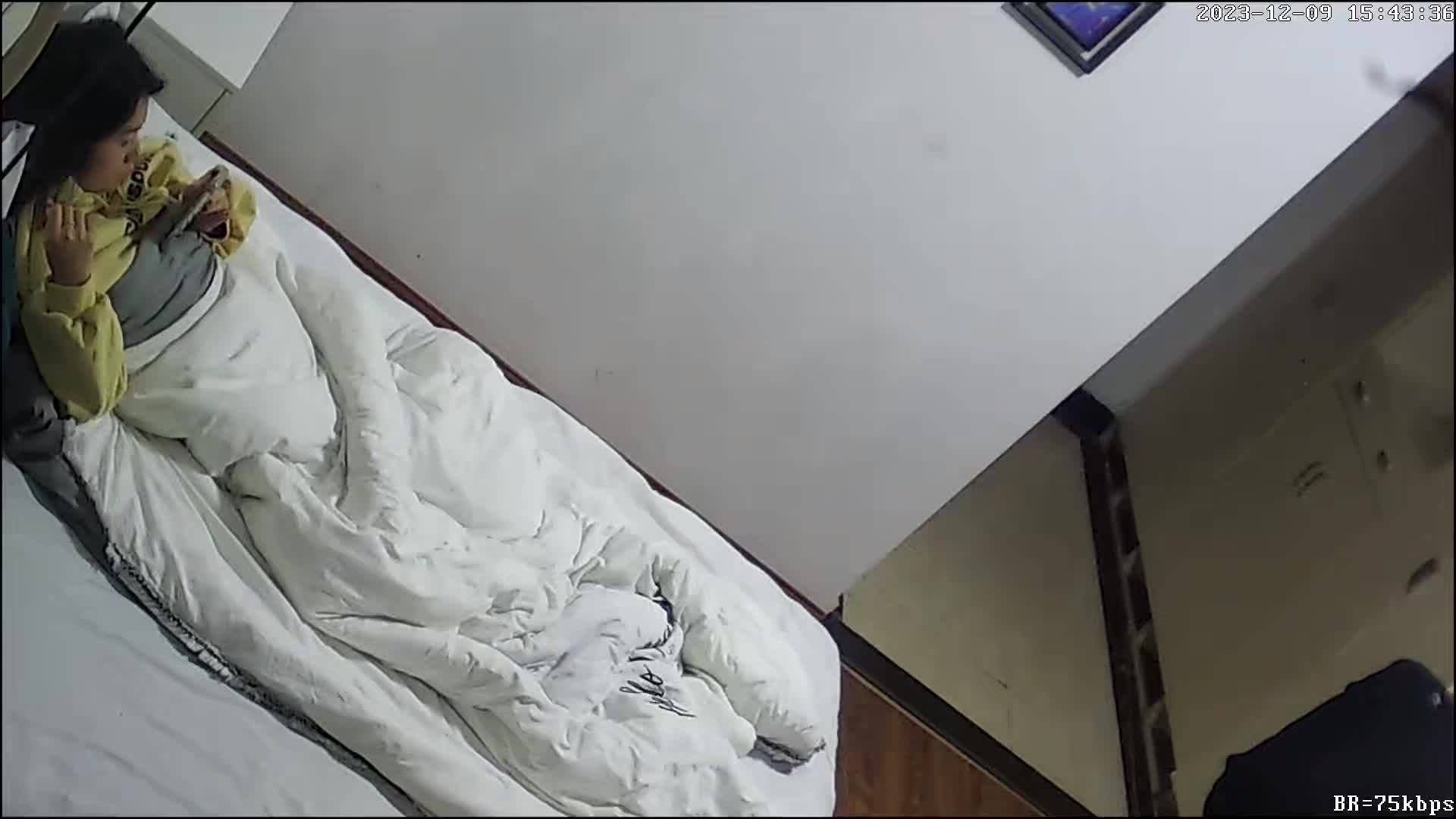 最新酒店偷拍！少妇偷情啪啪 情趣衣服 SM皮鞭增加情趣 【100v】 (53)