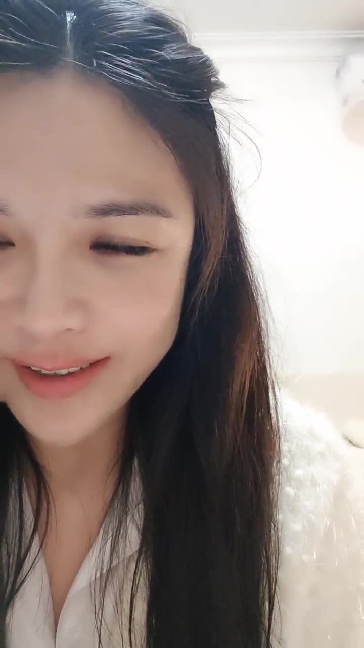 【脱衣舞小乖】妖娆热舞掰逼抠穴~油亮丝袜大屁股~极致魅惑【20V】 (20)