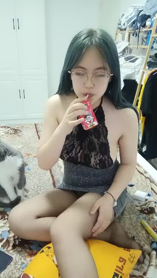 【小姨子和姐夫】丝袜骑乘~眼睛骚媚~深喉口爆【27V】 (24)