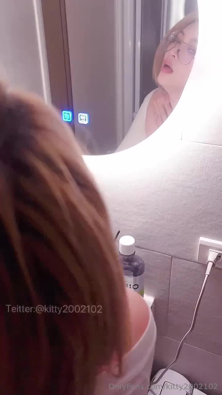 戴眼镜色色最后射我脸上01