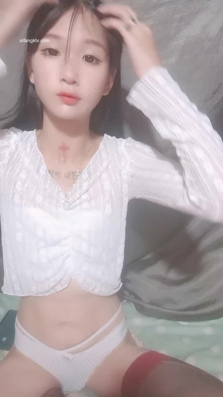 【职高小妹小心卖蜡笔】精神小妹扣穴自慰，疯狂喷水。大秀啪啪，无套内射【62V】 (43)