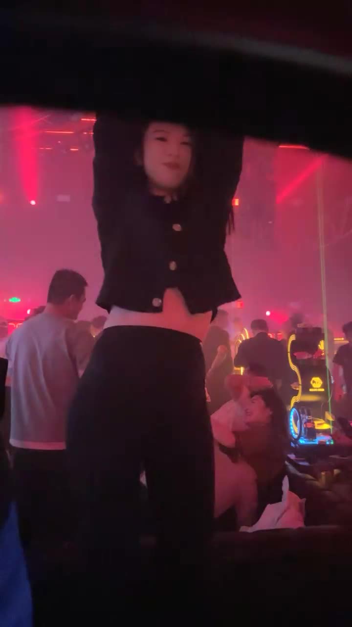 【财神爷的心尖宝贝】酒吧女神~全裸热舞~沐浴道具自慰 【61V】 (7)