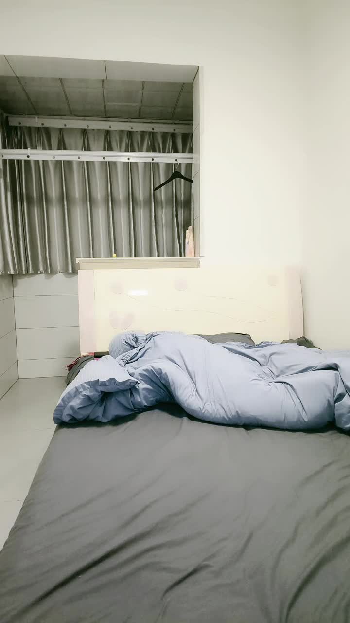 【小鱼干】雪白巨乳~外表甜美内骚~特写道具抽插【16V】 (13)