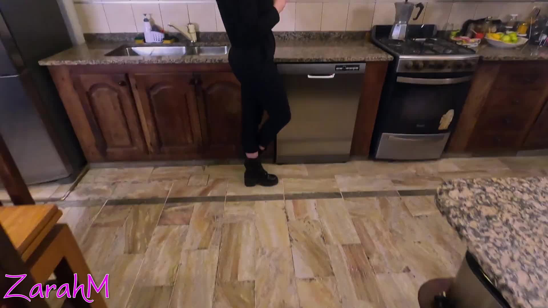 I came inside my stepmother's ass after insisting that we fuck (650f071f40c54)