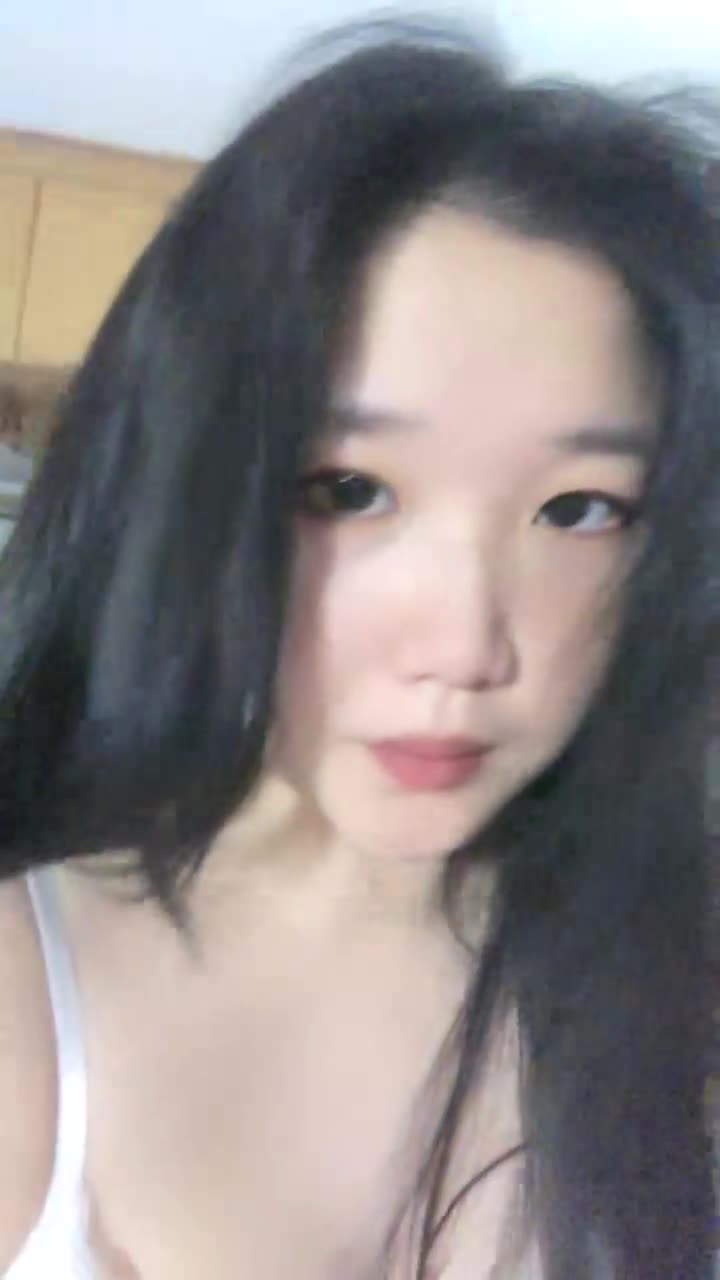 【小猫咪呀】巨乳肥臀~道具抽插~跳蛋狂震~流浆【15V】 (2)