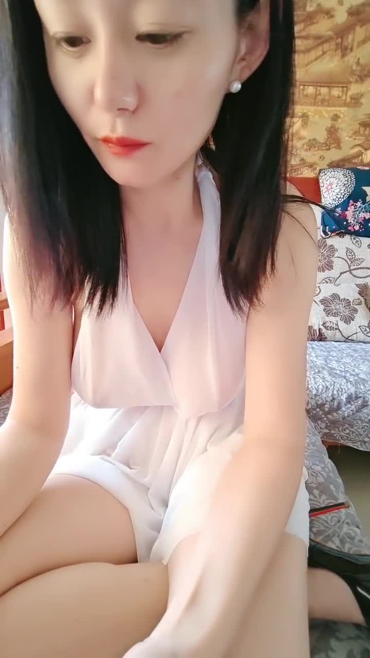 巨乳少妇【姜十七】道具狂插~各种丝袜【21V】 (18)