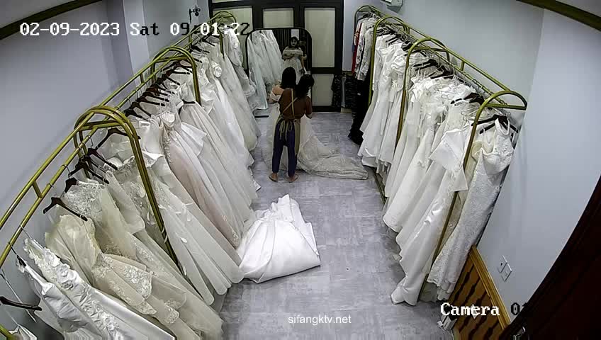 【破解摄像头】婚纱摄影店 偷拍多位新娘更衣试婚纱【38v】1 (21)