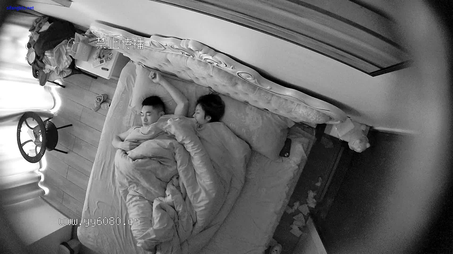 酒店偷拍 极品身材大胸女和男友干柴烈火啪啪 给新女友过生日吃喝玩乐拿着鲜花开房操逼 【11v】 (4)