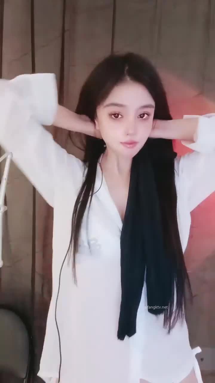 【姑奶奶】骚舞合集~童颜巨乳~淫叫抖奶~解放双乳【20V】 (15)