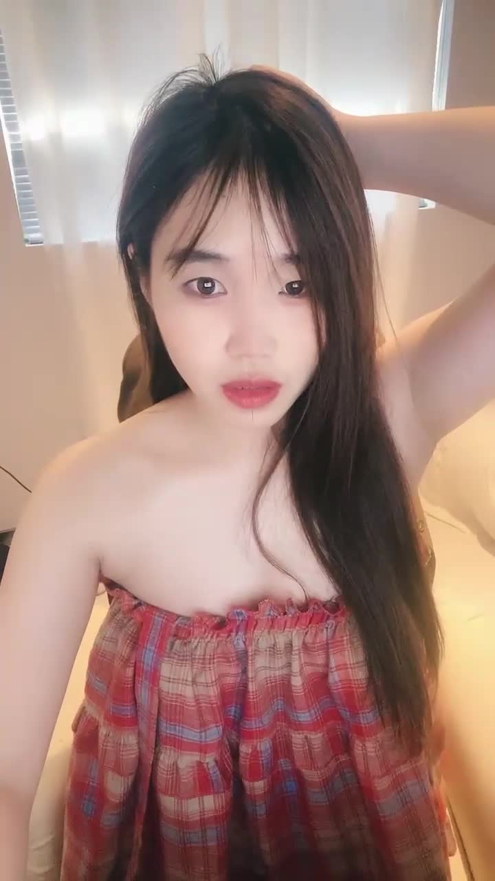 【半眠学姐】极品小美女~酸奶涂抹~道具抠逼自慰~一脸高潮【19V】 (17)