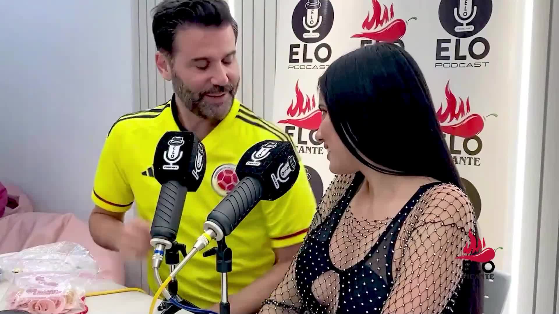 EloPodcast showing him ass in a horny interview with Ambar Prada (ph63a659b9a7de0)