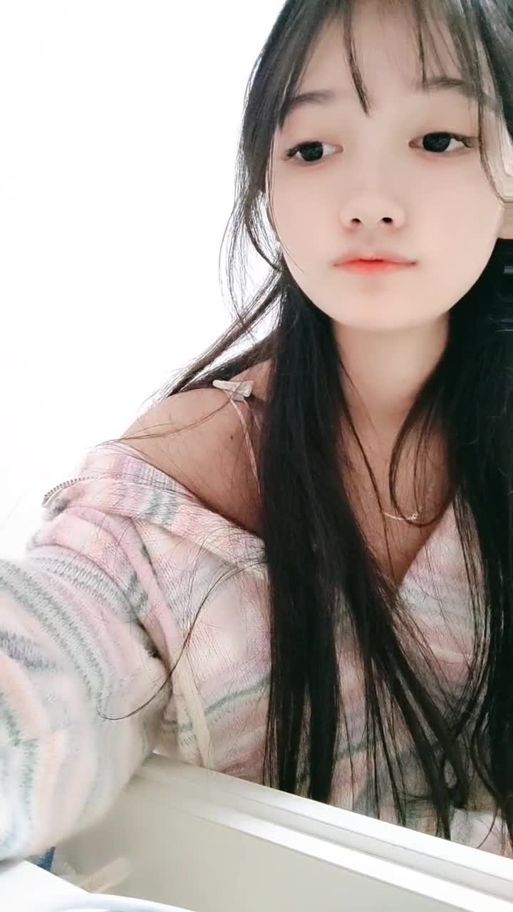 阴毛旺盛校花级美少女【妮妮爱吃肉】下海捞钱~各种自慰【12v】 (12)