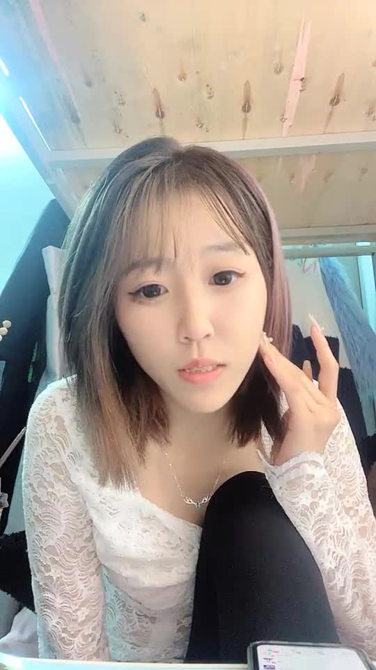 【一叶页甜甜也辣】超可爱~揉奶舔奶秀身材极诱惑【24V】 (23)